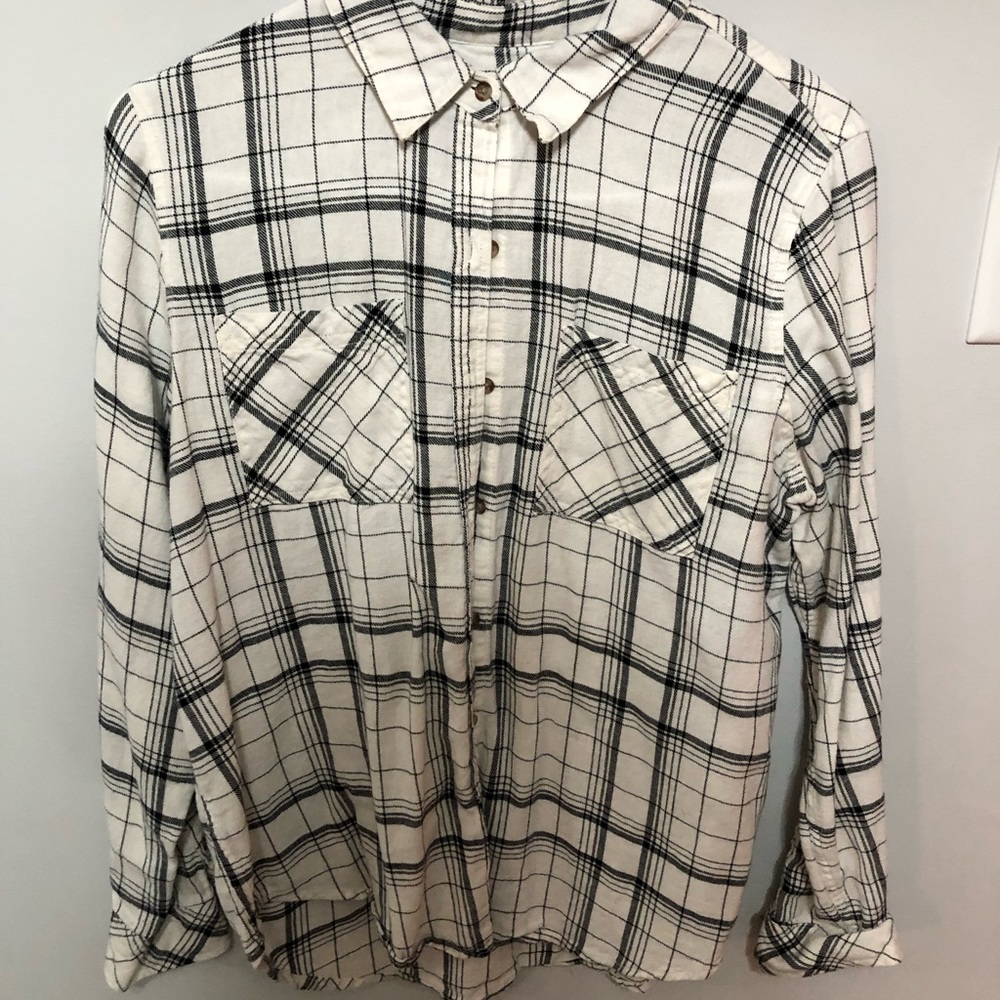 womens black and white flannel